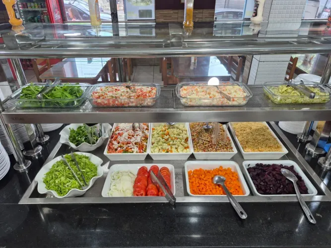 Precisa-se de cozinheiro (a)