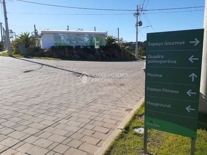 Terreno à venda no bairro Lomba do Pinheiro com 112 m² em área tranquila e acessível