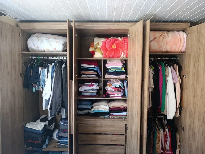 Guarda roupa 6 portas