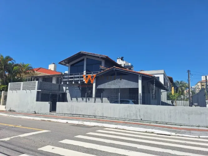 Casa à venda de 4 quartos no bairro Balneário do Estreito em Florianópolis/SC