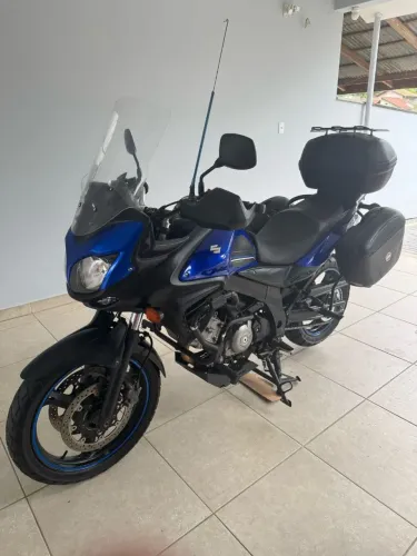 Vende-se moto Vstrom 650 segundo dono!