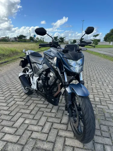 VENDE-SE CB300F 2025