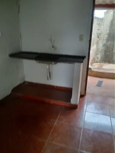 Aluga-se casa no Bosque Santa Monica (proximo ao aeroporto).