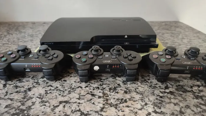 PS3 Hen Slim + HD + 3 controles + Cabos 