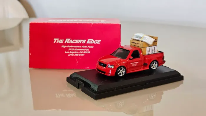 Miniatura Hot Wheels Ford F150 Lightning customizada Velozes e Furiosos F&F 1/64