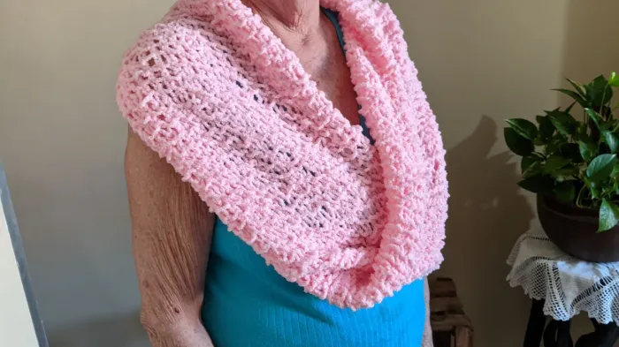 Cachecol Artesanal em Lã Rosa