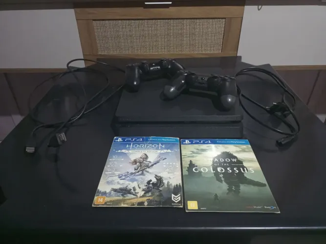 Vendo Playstation 4 slim 1TB!
