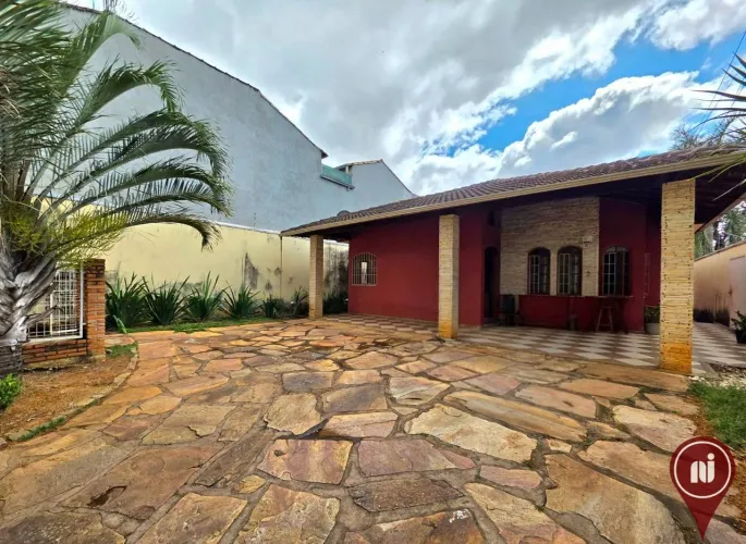 Casa com 3 dormitórios à venda, 210 m² por R$ 1.500.000,00 - Braúnas - Belo Horizonte/MG
