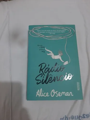Livro "Radio Silencio"