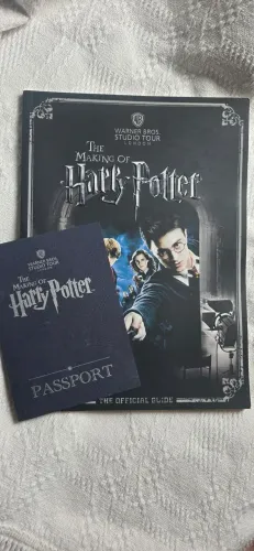 Livro The Making of Harry Potter + passaporte