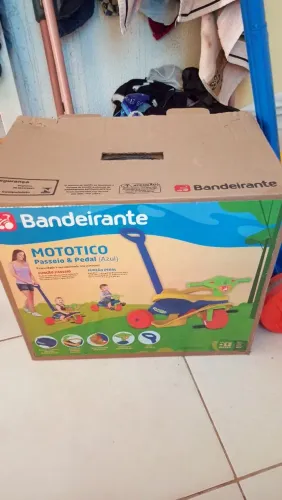 Vendo Triciclo mototico bandeirante que garante a diversão para seu pequeno 