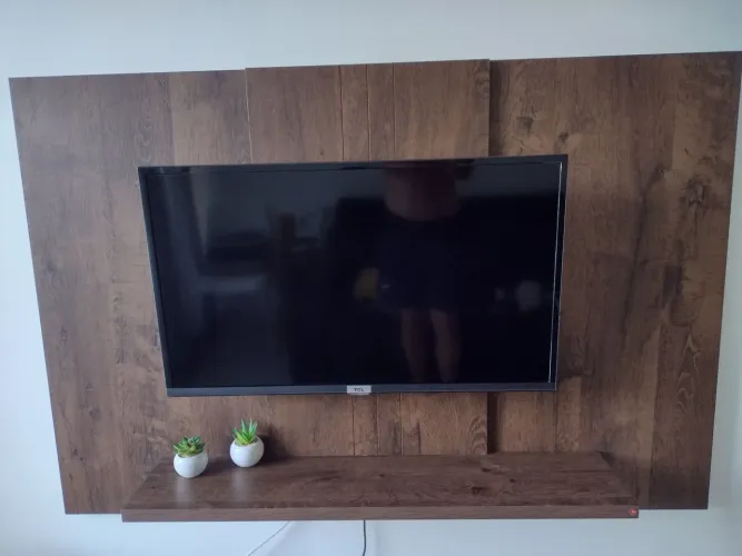 Tv TCL 32 Smart + painel de parede.