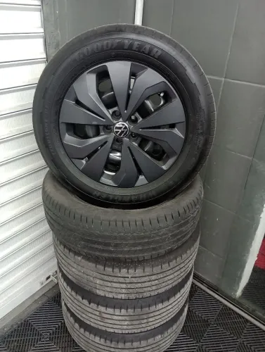 Rodas De Aço 16 +Calotas+Pneus Novos 2056016 Goodyear