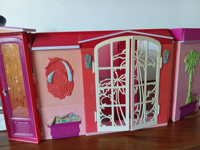 Casa da Barbie+ Carro+ Palco de Balé+ 8 bonecos