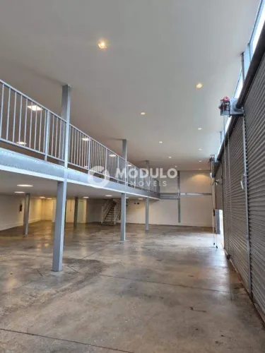 Barracão de esquina, pronto para usar, próximo ao Ceasa!