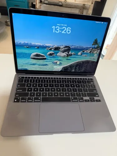 MacBook Air M1 8GB