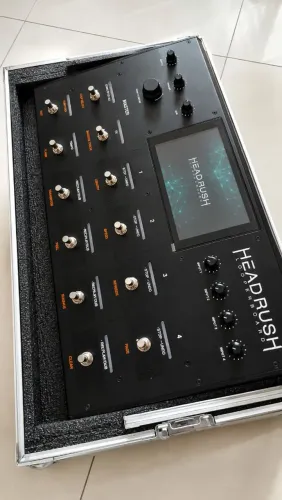 Pedaleira HeadRush Looperboard com case