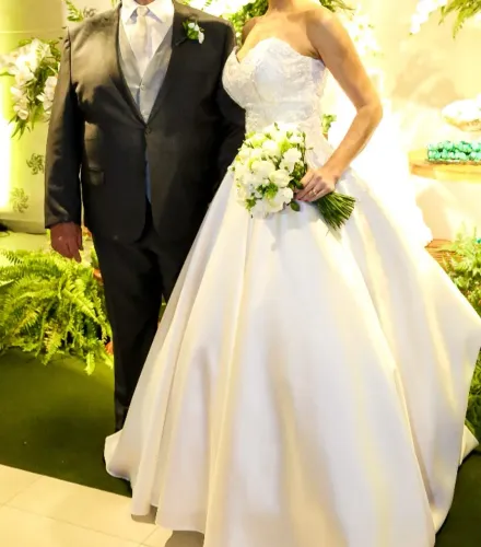 VESTIDO DE NOIVA ELEGANTE