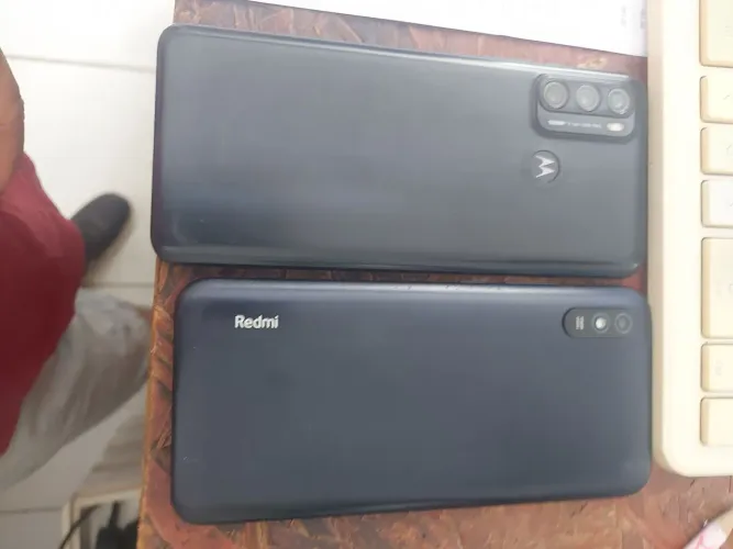 Dois celulares 