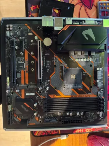 Placa-Mãe Gigabyte B450M AORUS ELITE AM4 DDR4 - Ryzen - Gamer