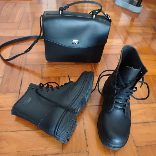 Coturno + bolsa pretos Kesttou