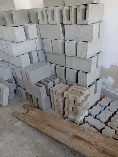 Piso Intertravado de Concreto (Tipo Ossinho / Paver) Fabricação Manual e Alta Resistência