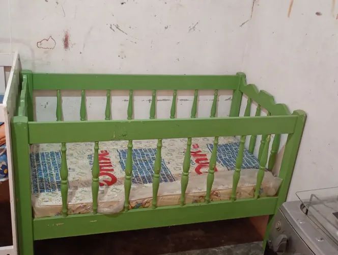 Vendo berço usado mais está em boas condições, obs: Ele não desmonta