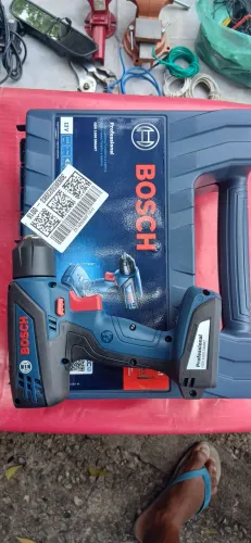 Vendo uma parafuradeira da marca bosch