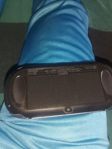 Vendo psvita todo bom ou troco por um teclado