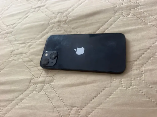 Vendo iPhone 13 128g com carregador, capinha e nota . Valor 1.650$
