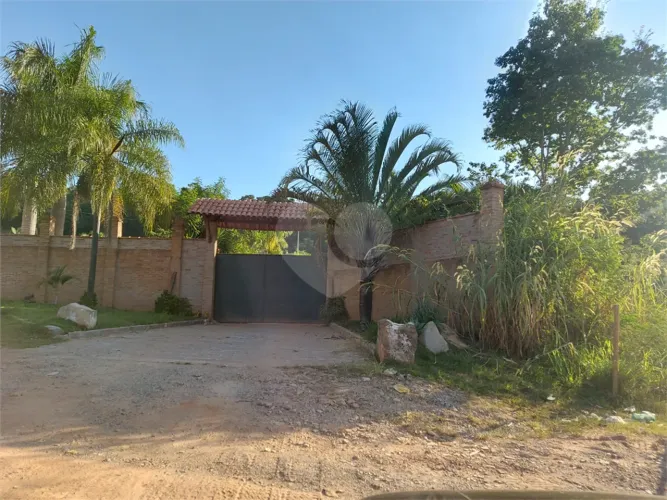Oportunidade locação 3 barracões "Armazenamento" área total de 5400mts - Bairro Abadia - L