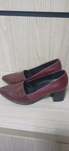 Sapato 36 verniz e couro vinho