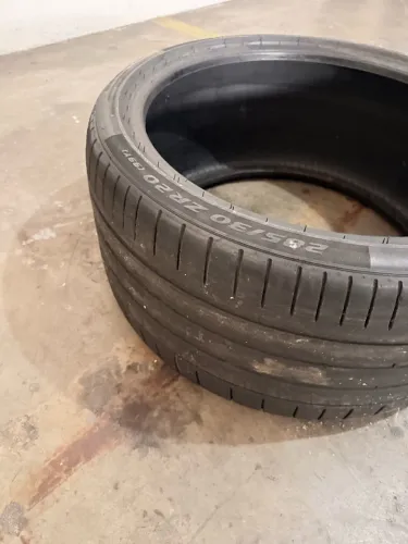 Yokohama Pzero corsa 285/30R20