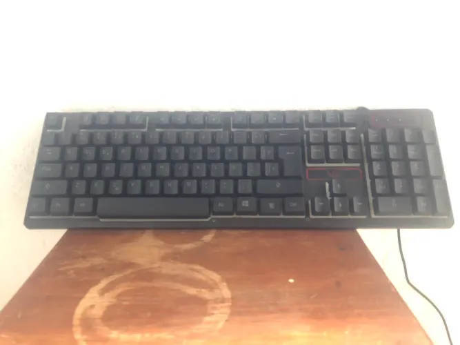 TECLADO GAMER COM LEDS SEM LAG!