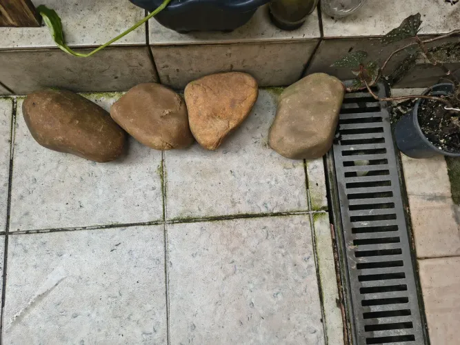 Pedra rio decoração, 29 unidades peso passa de 50 kl, aceito proposta.