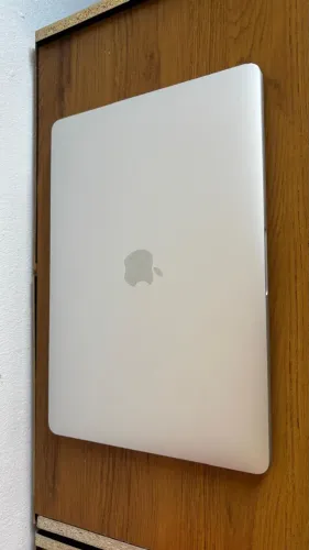 MacBook Pro i5 2020 8GB RAM 256GB SSD