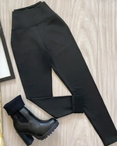 Calça Legging Flanelada Peluciada Preta Básica Quentinha