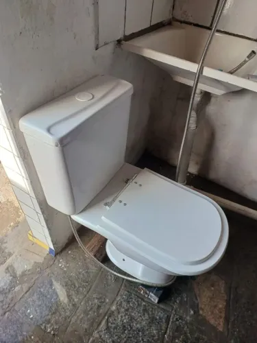VVaso Sanitário Celite branco completo. Em estado de novo.