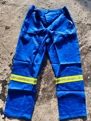 Vende-se 4 conjuntos de calça e blusa com manga NR 10 tamanho GG