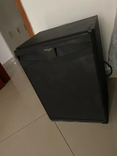 Frigobar Electrolux Preto, estou vendendo! Negócio o preço 