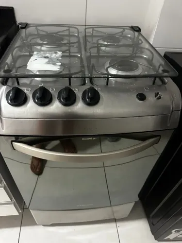 Fogão 4 bocas em perfeito estado.