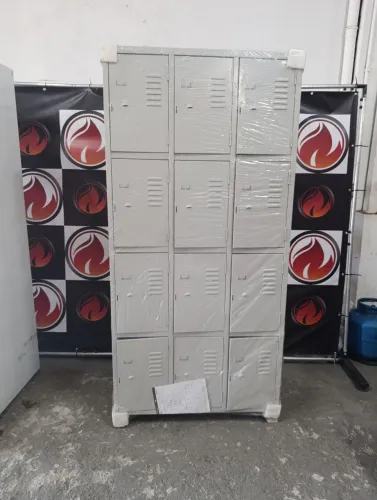 Armário Roupeiro  De Aço 12 Portas Grandes Cor Cinza Cristal Chapa 26 novo sem uso 