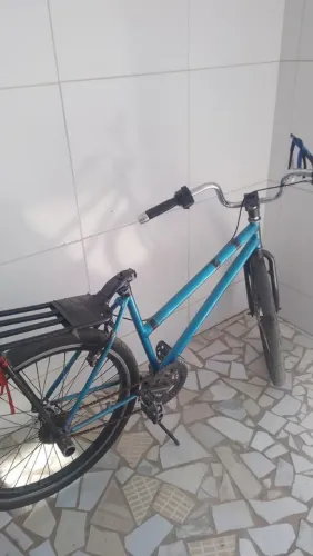 Bicicleta montadinha, acompanhada de vmax e mesinha monaco. Preço negociável