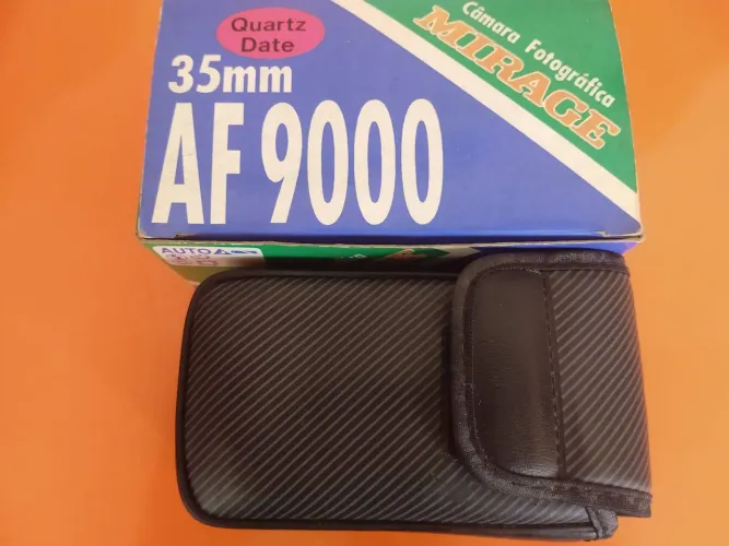 Máquina fotográfica antiga de filme