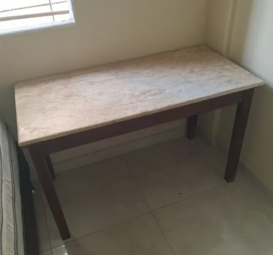 MESA EM MÁRMORE...