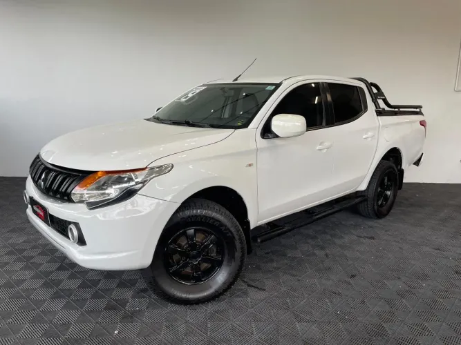 Mitsubishi L200 Triton Sport GLS 2.4 CD Diesel Mec. 2019