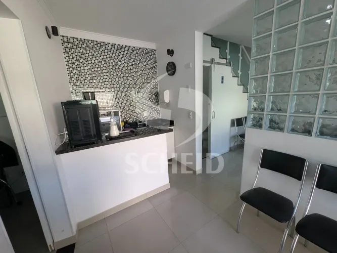 Sobrado com 02 dormitórios com sacada, 02 vagass