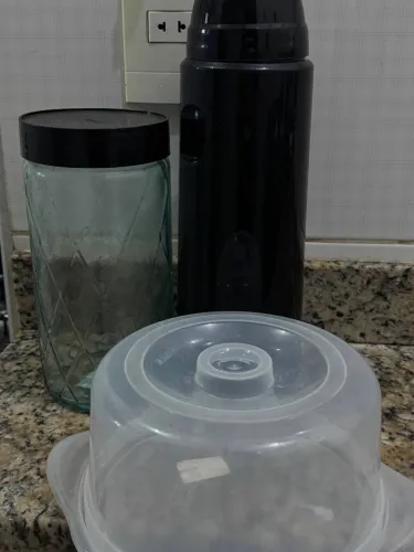 Kit garrafa térmica, queijeira e pode de vidro 1,600ml