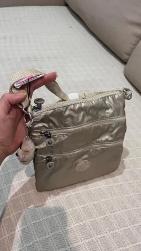 Bolsa Kipling Importada Keiko NOVA - Starry Gold Metallic - 100% Recycled Lining