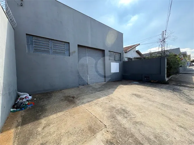 Barracão à venda ou para locação em Jaraguá - SP
